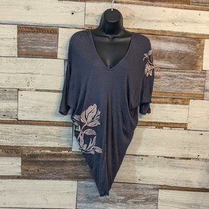 Enti Tops - Enti Low V Front & Back Embroidered Flower Top Enti Tops - Enti Low V Front & Back Embroidered Flower Top